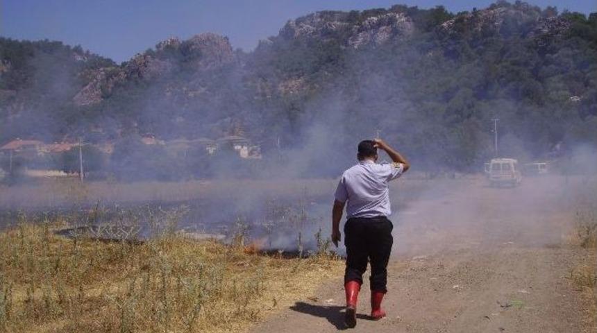 Arazide Patlayan &Ccedil;akmak Yangın &Ccedil;ıkarttı