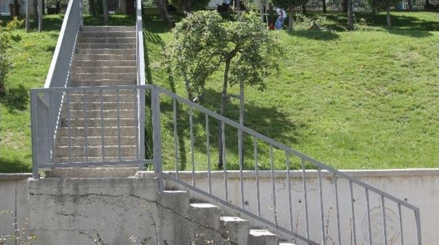 Beylikd&uuml;z&uuml; Belediyesi'nden Ağız Ve Diş Sağlığı Merkezi'ne Yeni Merdiven