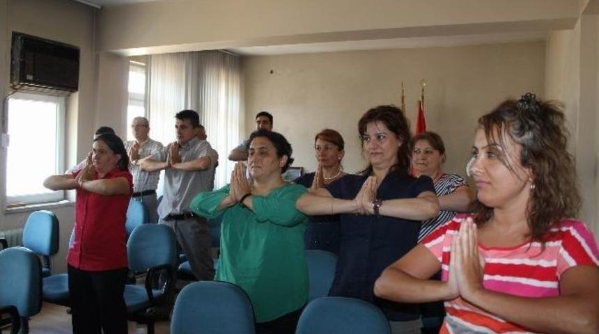 Masa Başında Çalışan Personel Egzersiz Yapacak