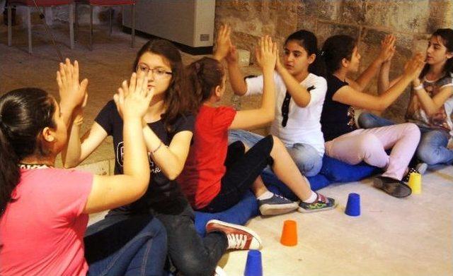 Mardin’de 'orff Schulwerk İle Varoluş Ve Bütünselliğe Yolculuk Dönüş' Projesi