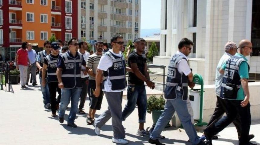 G&ouml;z Altındaki 35 Zanlı Adliyeye Sevk Edildi