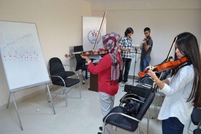 Van Gençlik Merkezi Yaz Kurslarına Yoğun İlgi