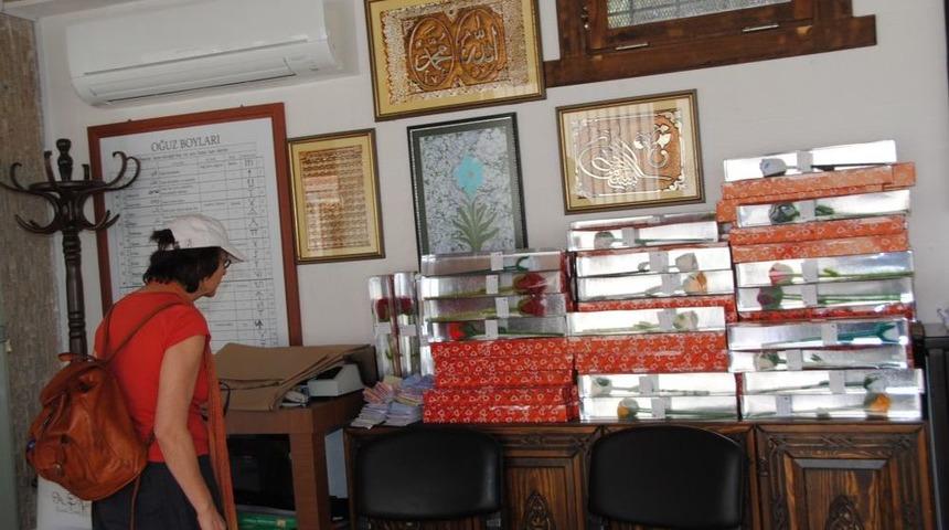 Manavgatlı Kadınların El Emeği G&ouml;z Nuru Işleri, Turistlerin Ilgisini &Ccedil;ekiyor