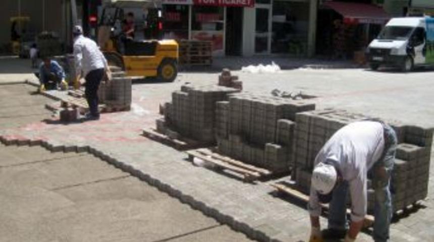 Muş Belediyesi Kilitli Parke Taşı D&ouml;şeme &Ccedil;alışmalarına Devam Ediyor