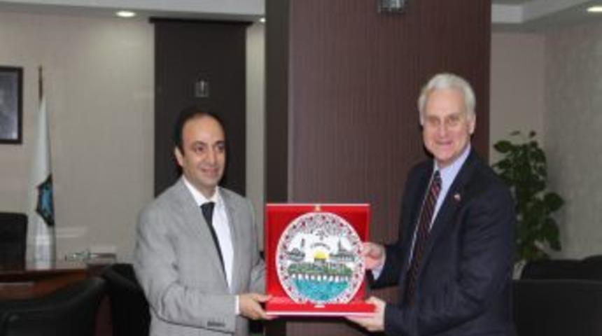 B&uuml;y&uuml;kel&ccedil;i Ricciardone, Baydemir'i Ziyaret Etti