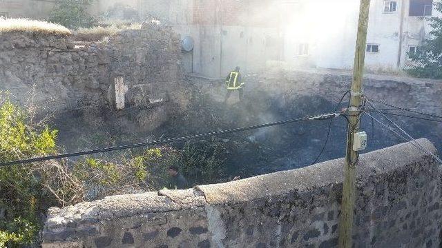 Siverek&rsquo;te Boş Binada Yangın 1