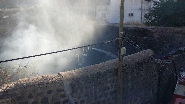 Siverek&rsquo;te Boş Binada Yangın 2