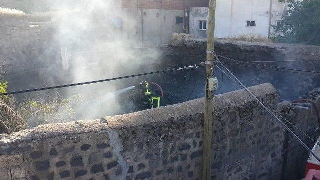 Siverek&rsquo;te Boş Binada Yangın 3