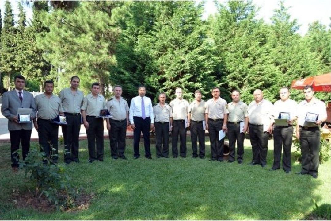 Validen Başarılı Personele Belge