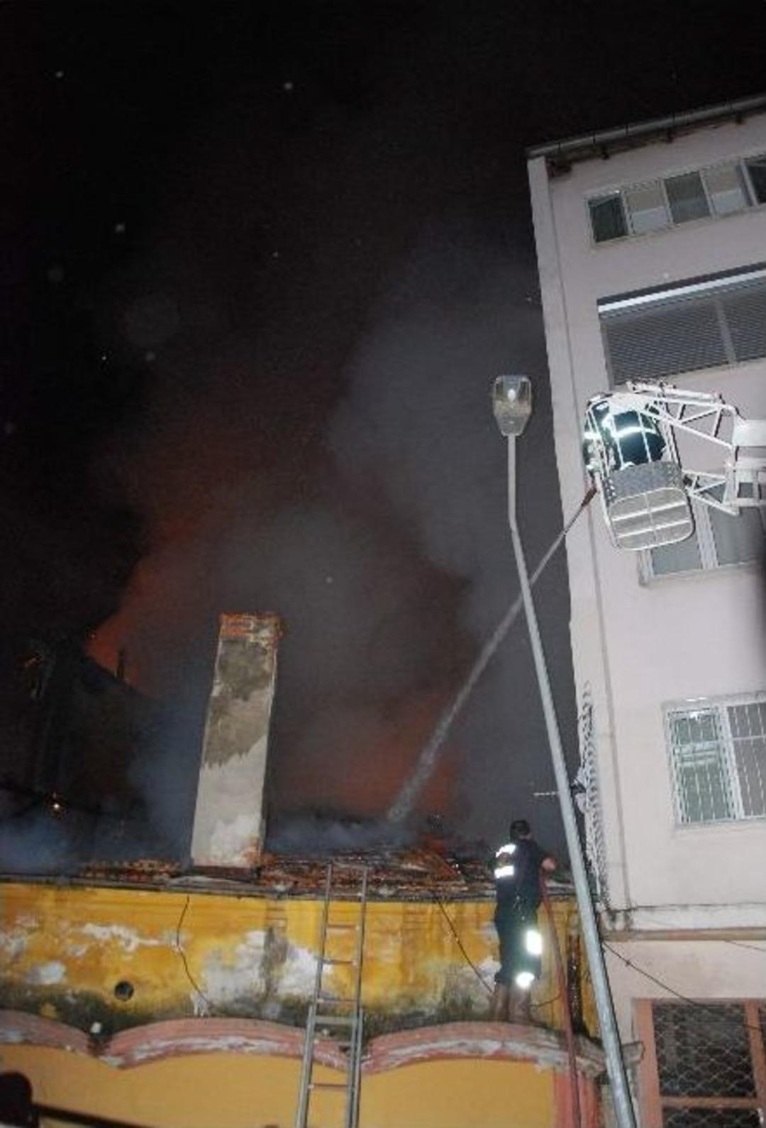 Aydın'daki Tarihi Taşd&ouml;ner Sineması Yandı