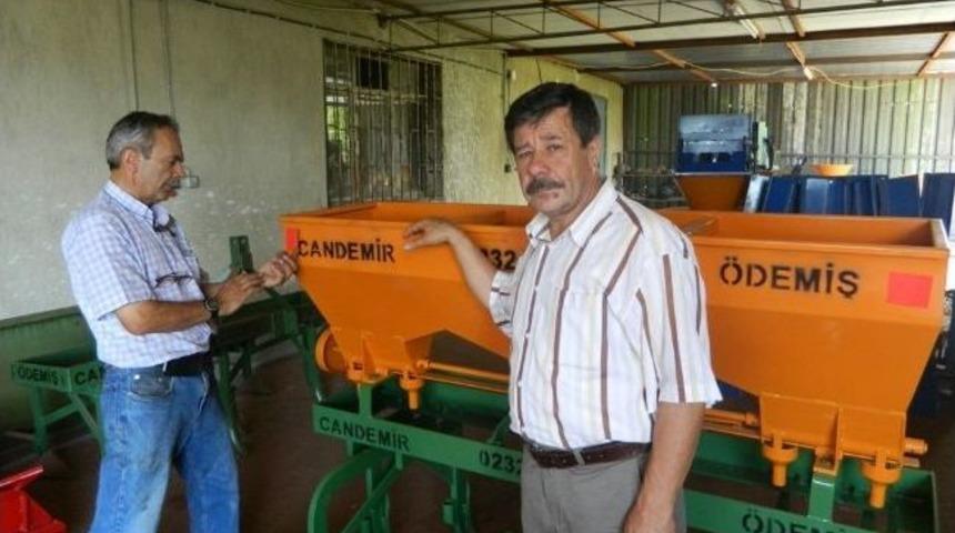 Sanayi Sitesi&rsquo;nde &Uuml;retilen T&uuml;m Tarım Aletlerine Reflekt&ouml;r Ve Fosforlu Bant