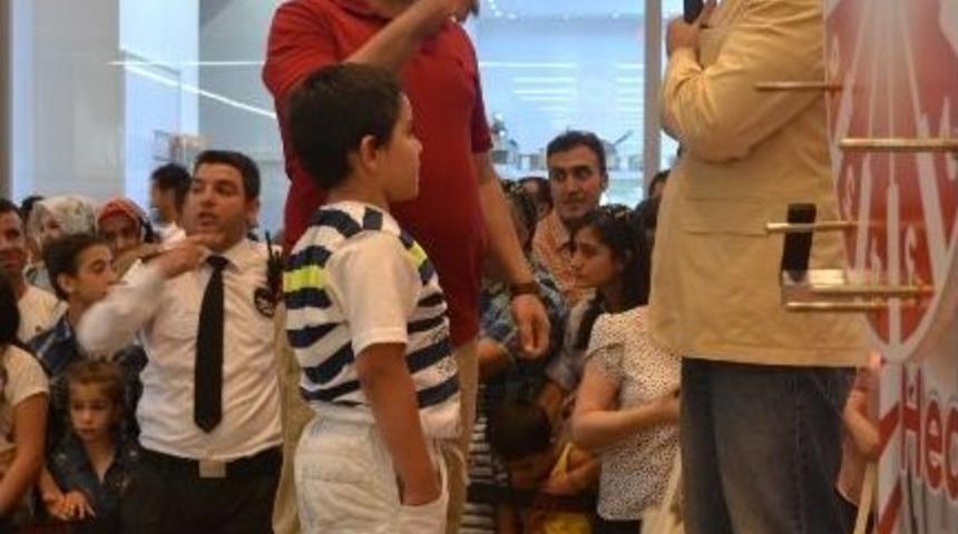 Vatan Şaşmaz'dan Hediye Yağmuru