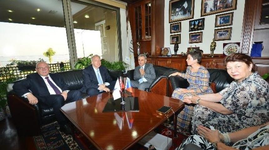 İzmir&rsquo;e Yatırımcı İlgisi