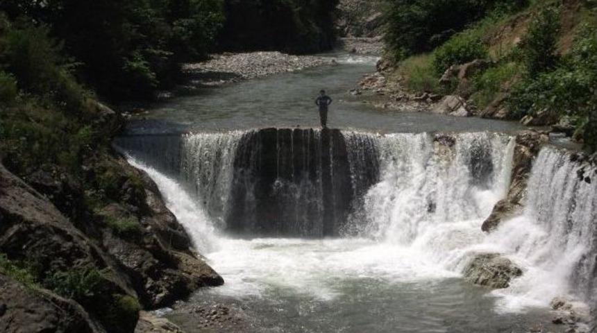 Giresun'un Espiye İl&ccedil;esinde Şelaleler İlgi Bekliyor