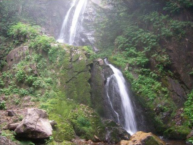 Giresun'un Espiye İlçesinde Şelaleler İlgi Bekliyor