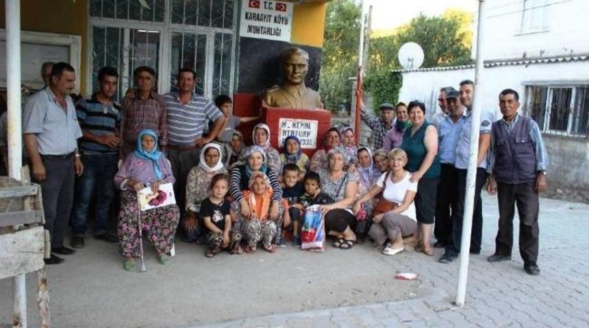 Chp Parti Okulundan Karaayıt K&ouml;y&uuml;ne Kitaplık