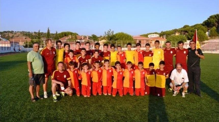 Ayvalık&rsquo;taki U 13 Gurubunun Şampiyonu Galatasaray Aş. Oldu