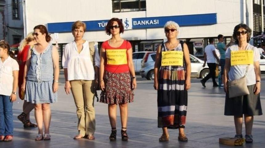 Ayvalık&rsquo;ta &Ccedil;ocuk Tecav&uuml;zc&uuml;leri İ&ccedil;in Dik Durma Eylemi