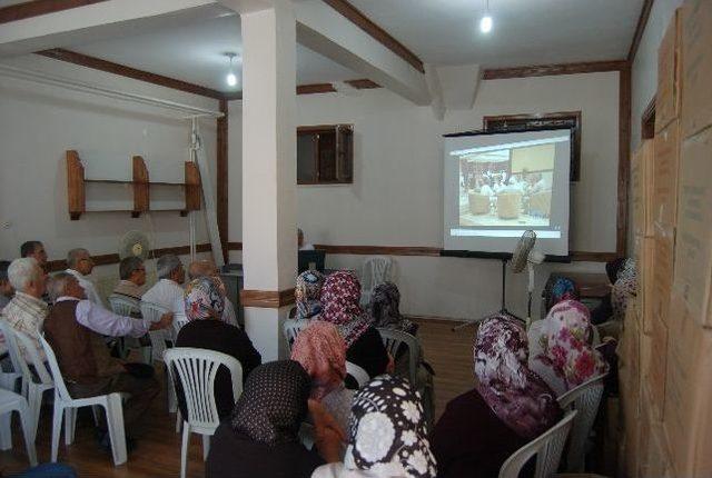 Hacı Adaylarına Ön Eğitim Veriliyor