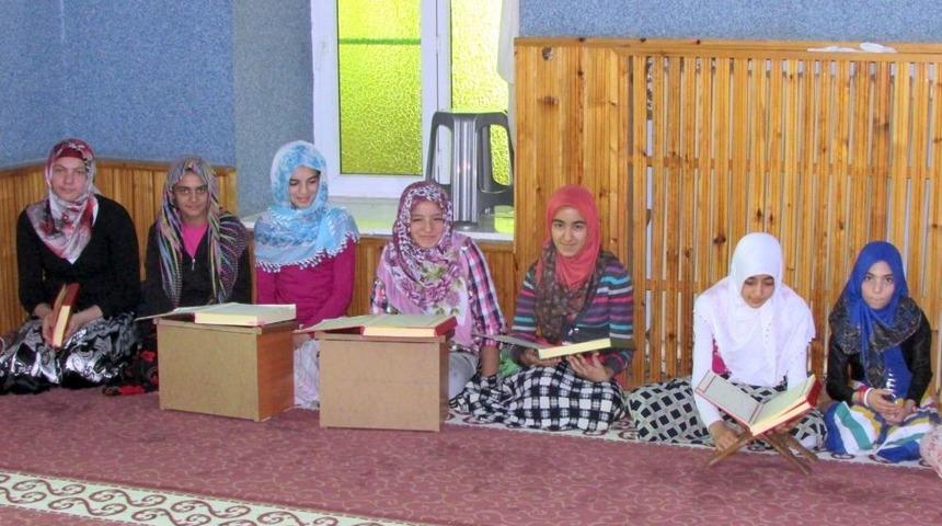 Tatili Fırsat Bilen Çocuklar Camilere Koştu