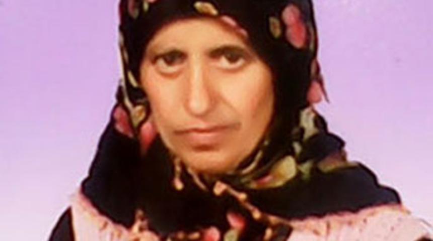 Kadının &uuml;zerine damdan boğa d&uuml;şt&uuml;