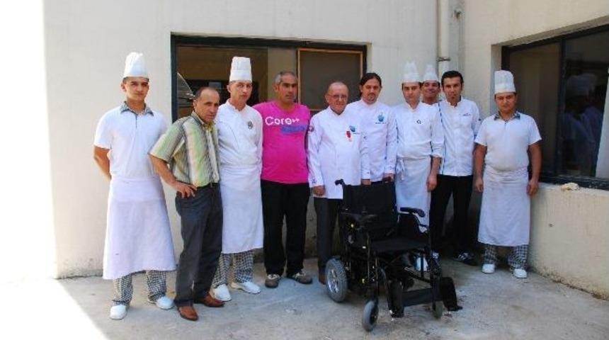 Mad&rsquo;dan İhtiya&ccedil; Sahibine Ak&uuml;l&uuml; Tekerlekli Sandalye