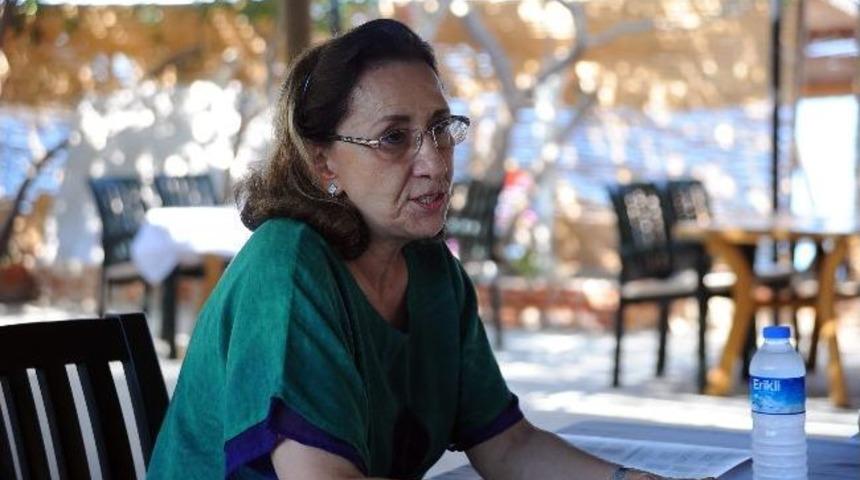 Seferihisar’da Yazarlar Geçidi Devam Ediyor