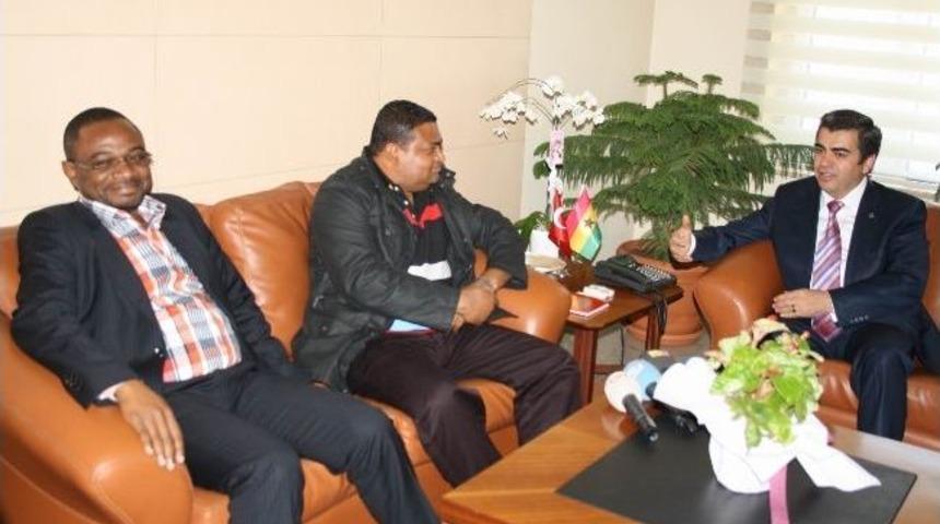 Gana Spor Bakanı Yammin Vali D&uuml;zg&uuml;n&rsquo;&uuml; Ziyaret Etti