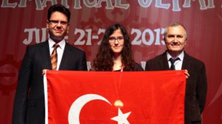 T&uuml;rkiye'nin Gen&ccedil; Matematik&ccedil;ilerinden Olimpiyatlarda Altın Başarı