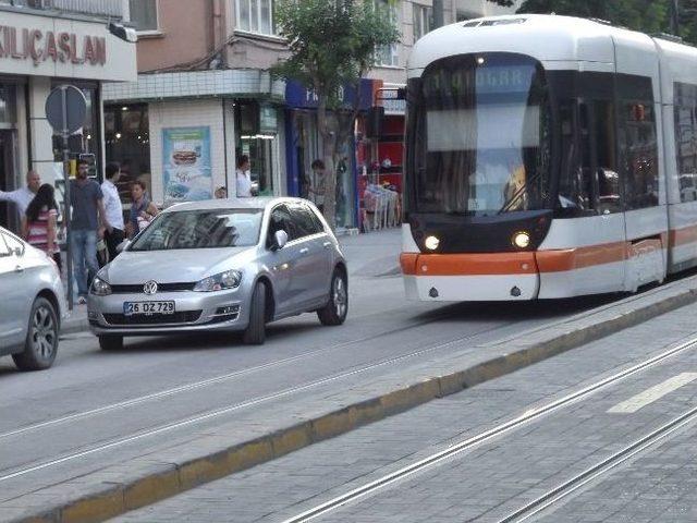 Yanlış Park Yüzünden Tramvay Ulaşımı Aksadı