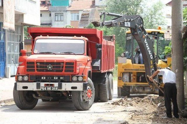 Akyazı Belediyesi Asfalt Sezonunu Açtı