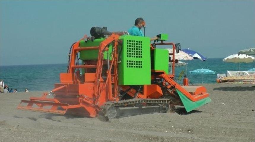 Ak&ccedil;akoca'da Kumsallar Temizleniyor