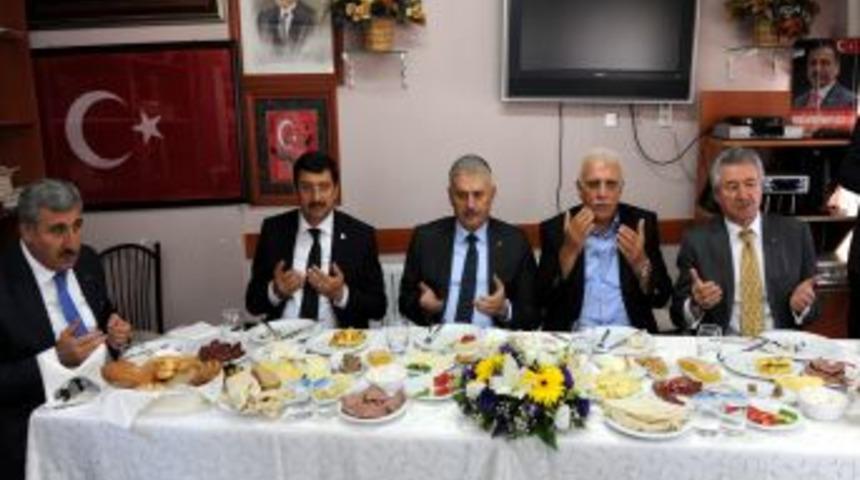 Bakan Yıldırım: Twitter Işbirliğine Yanaşmadı