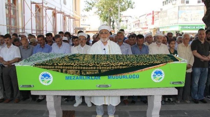 Eşine Son Vazifesi Cenaze Namazını Kıldırmak Oldu