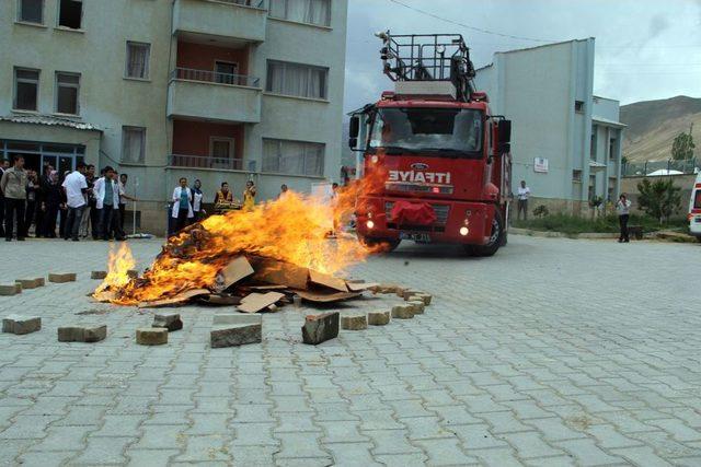 Başkale Devlet Hastanesi'nde Yangın Tatbikatı