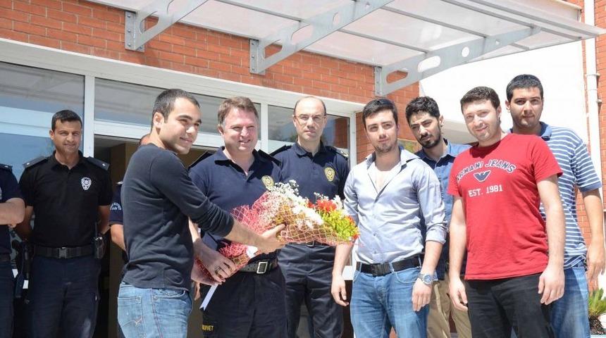 Polise Ikazları I&ccedil;in Teşekk&uuml;r Etti, Eyleme Devam Edeceğini S&ouml;yledi