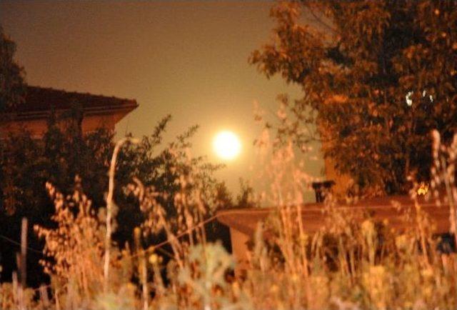 Bolu&rsquo;da Dolunay Renkli G&ouml;r&uuml;nt&uuml;ler Oluşturdu 3