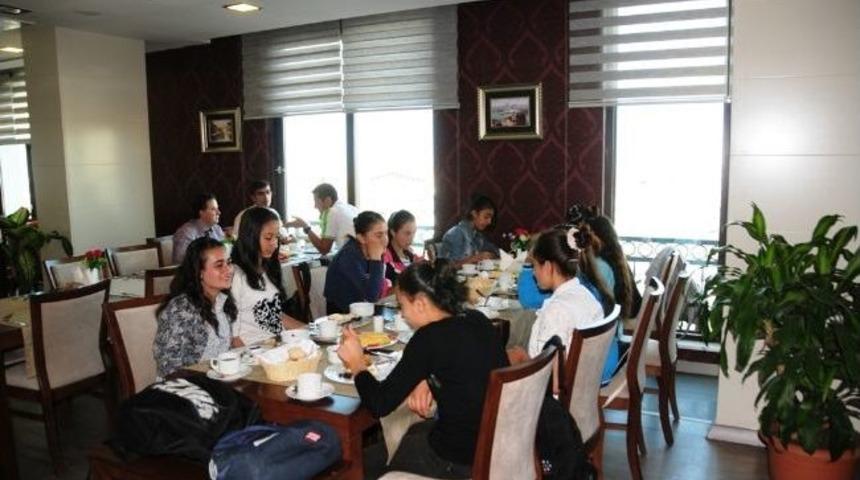 Menua Otel&rsquo;den Sporculara Kahvaltı