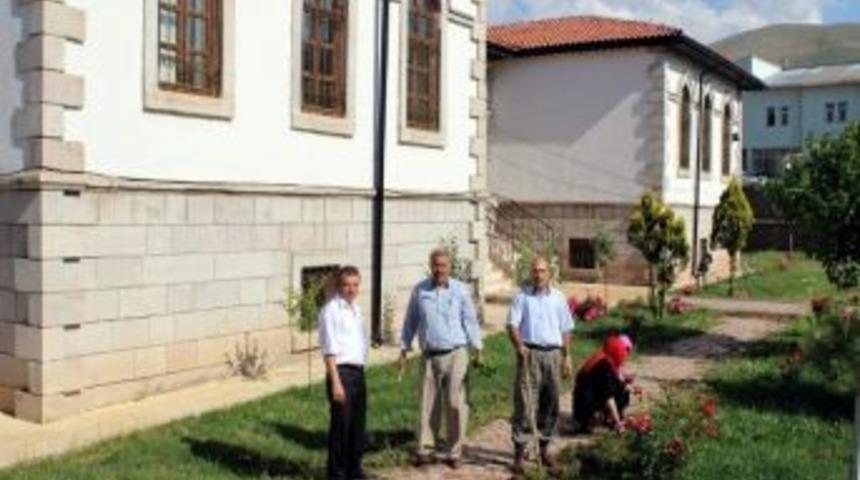 Yıldızeli Tapu M&uuml;d&uuml;rl&uuml;ğ&uuml; &Ouml;rnek Oluyor