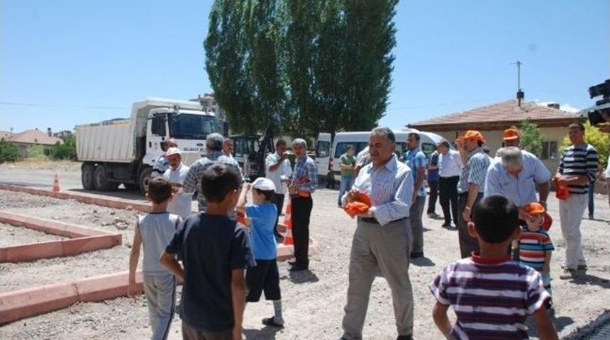 Melikgazi'den &Ccedil;evre D&uuml;zenleme Ve Asfaltlama &Ccedil;alışması