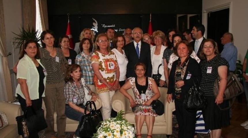 Kılı&ccedil;daroğlu&rsquo;na Malatya Kayısısı İkram Edildi