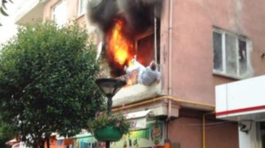 Balkondan Atlayarak Yanmaktan Kurtuldu