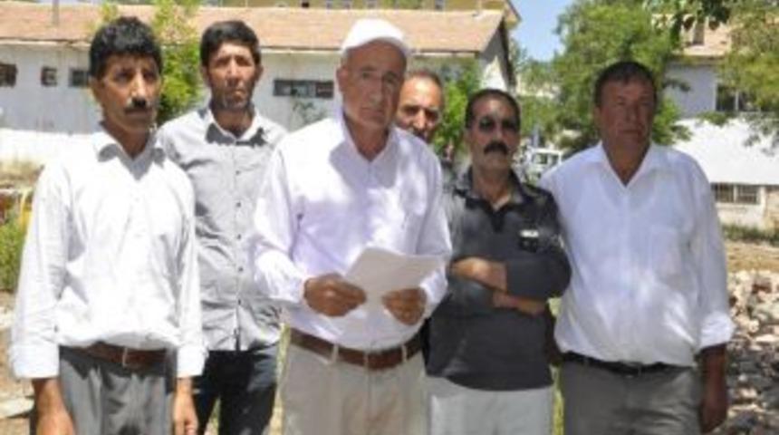 Arguvanlı &Ccedil;ift&ccedil;iler, Sorunlarına &Ccedil;&ouml;z&uuml;m Bulunmasını Istedi