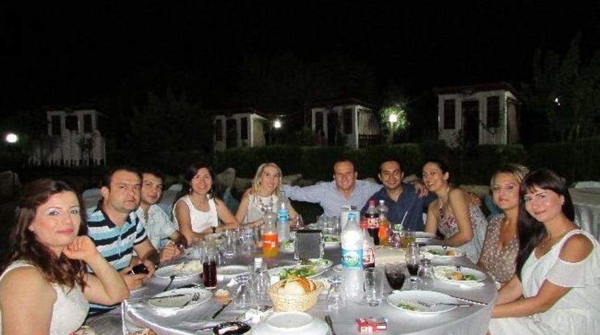 Başarı Koleji &Ouml;ğretmenleri Yılsonu Yemeğinde Stres Attı