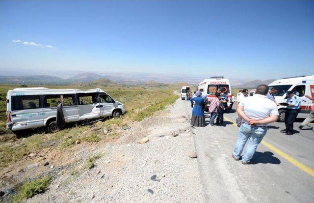 Kayseri'de Minibüs Devrildi: 24 Yaralı