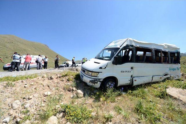 Kayseri'de Minibüs Devrildi: 24 Yaralı