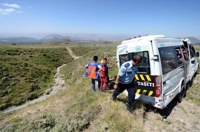 Kayseri'de Minibüs Devrildi: 24 Yaralı