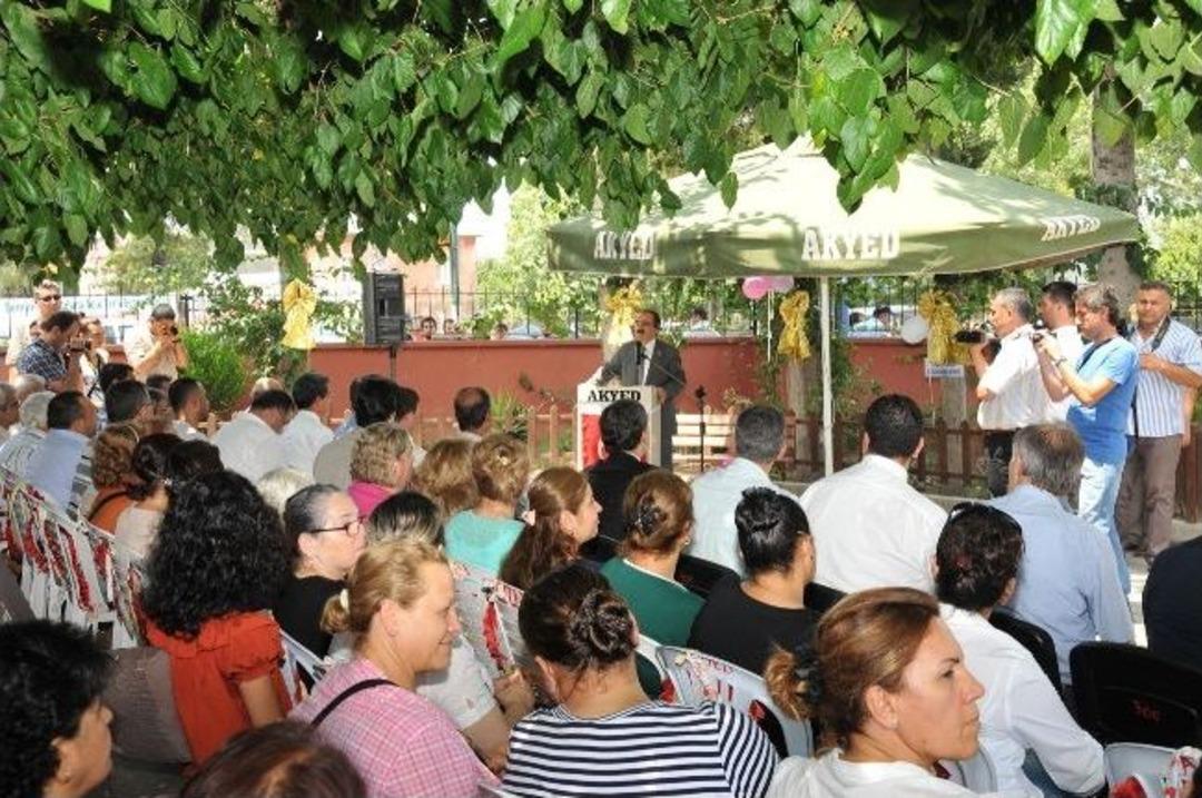 Vali Coş: "kadın Toplumun Temeli"