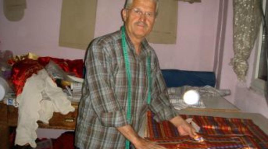 Tavas&acute;tan D&uuml;nyaya Efe Kıyafetleri Ihra&ccedil; Ediyor