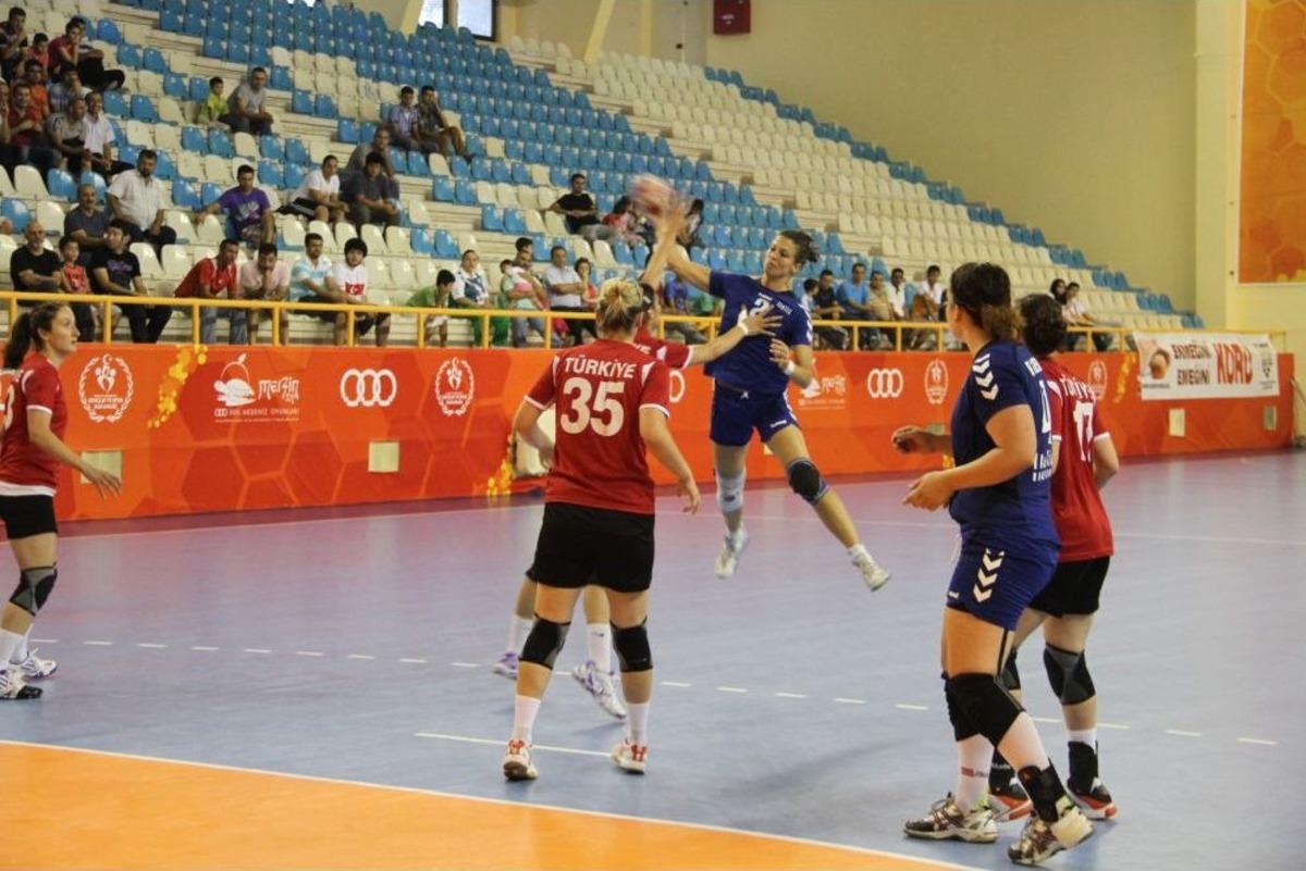 Hentbolda T&uuml;rkiye, İtalya'yı 28-26 Yendi